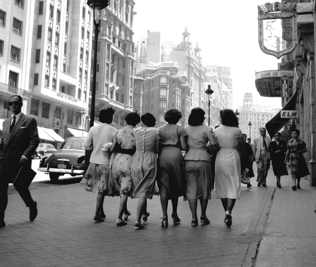 Francesc Català-Roca - Señoritas por la Gran Vía, Madrid,1959