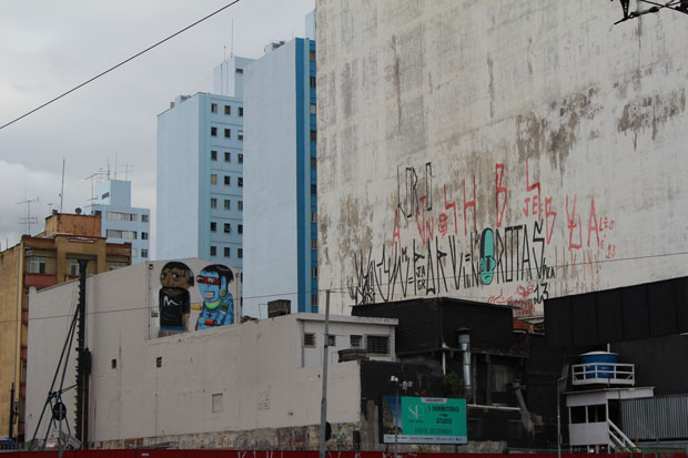 Pixação, tipografía urbana como signo protesta – Fotografía: Ana Márquez