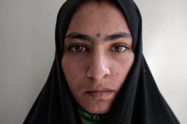 La mirada sin clichés de la mujer en Afganistán, por Gervasio Sánchez y Mònica Bernabé