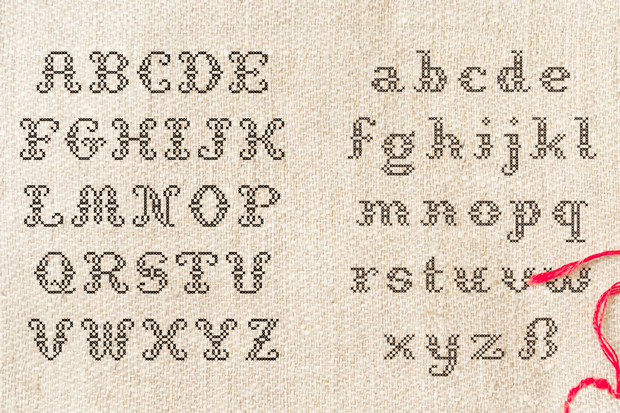 Tipografía gratuita en punto de cruz de TypeFaith Fonts
