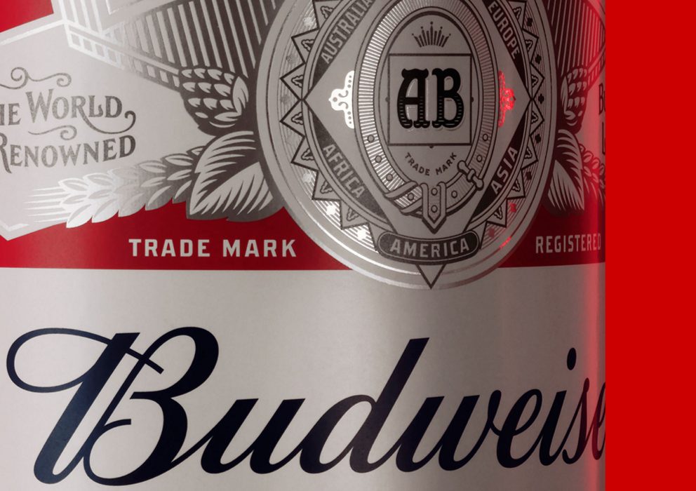 Budweiser vuelve a estrena packaging, por Jones Knowles Ritchie