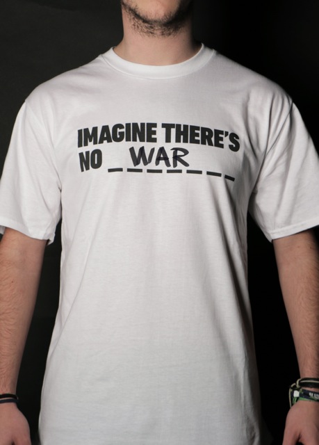 La tipografía en camisetas como proyecto solidario con los refugiados