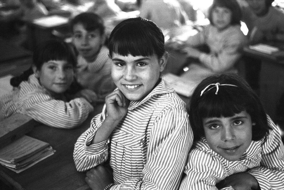 Alumnas del colegio Carmen Tronchoni, por Milagros Caturla