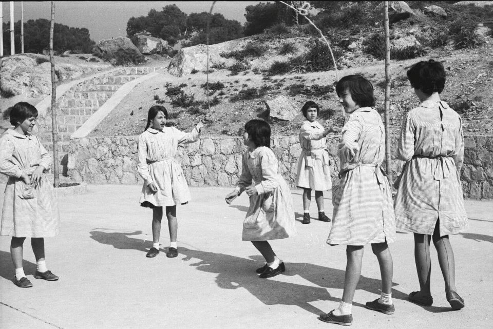 Patio del colegio Carmen Tronchoni, por Milagros Caturla