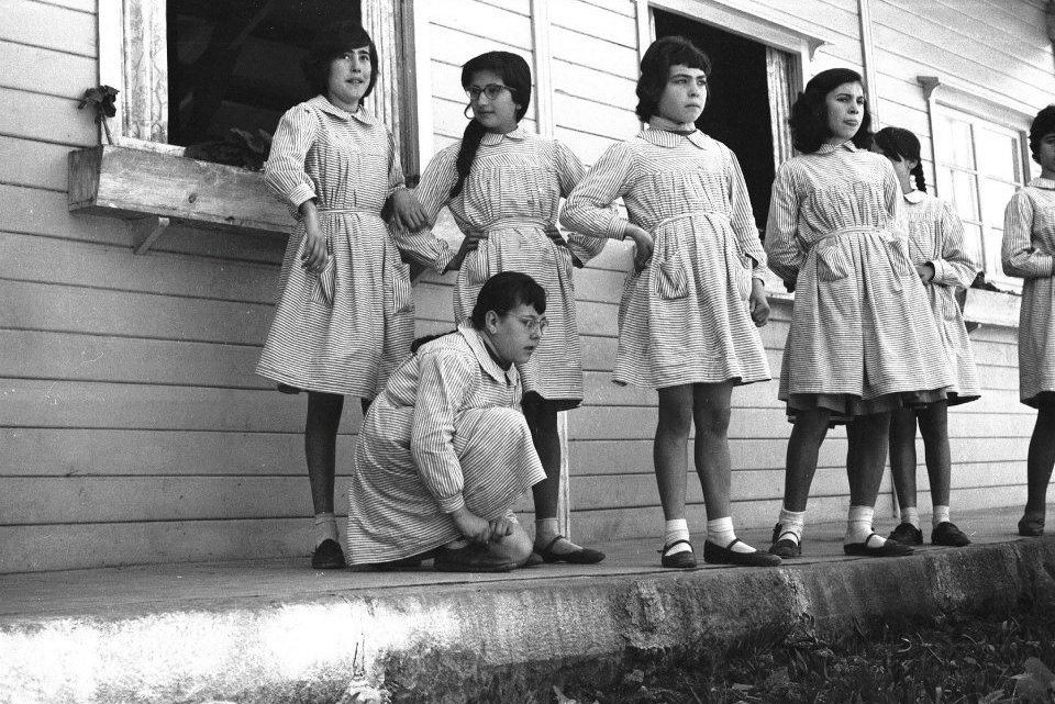 Alumnas de la escuela Carmen Tronchoni, por Milagros Caturla