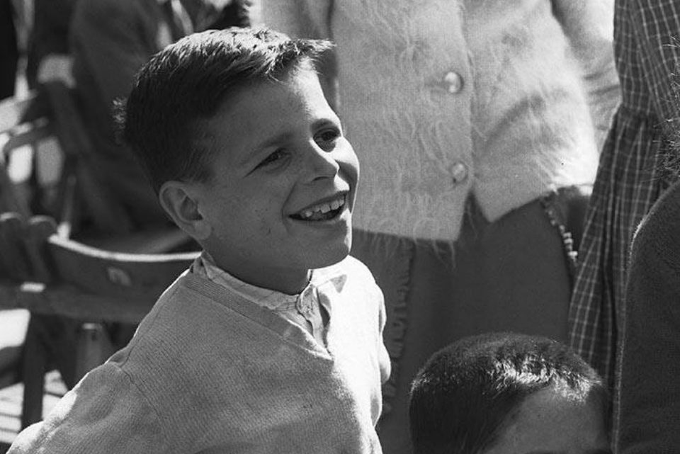 Retrato niño sonriendo por Milagros Caturla