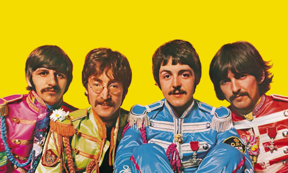 Quién diseñó la portada más icónica de los Beatles?