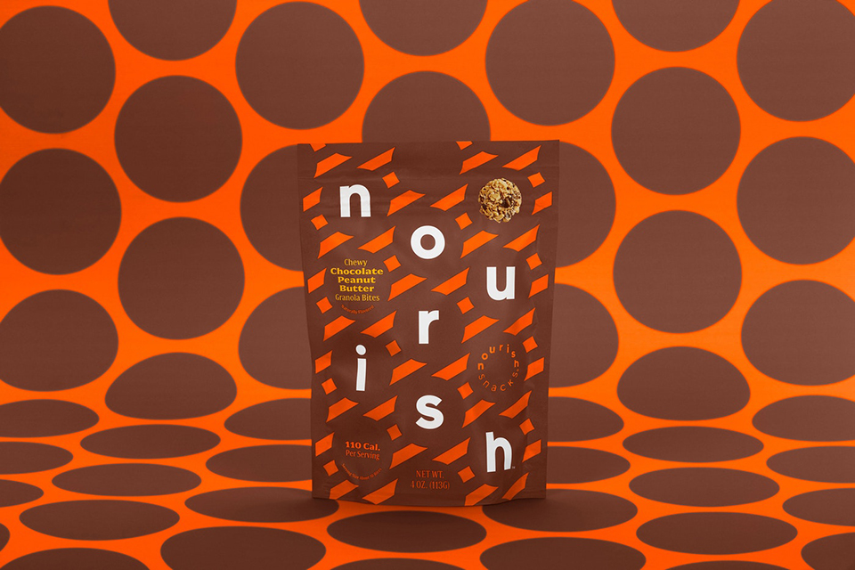 Líneas de colores vivos protagonizan el rediseño del packaging de Nourish Snacks