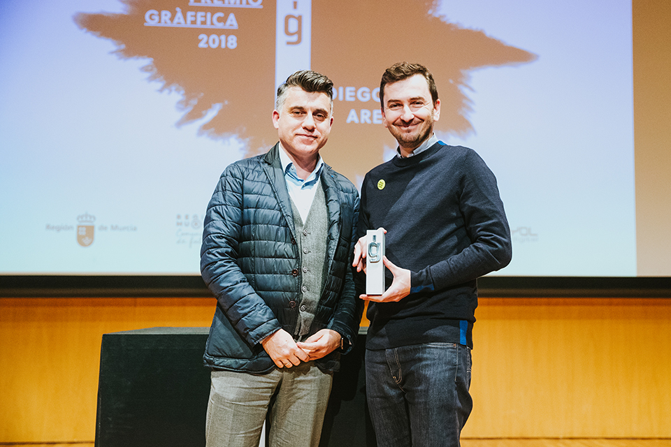 premios graffica 2018 Diego Areso posando