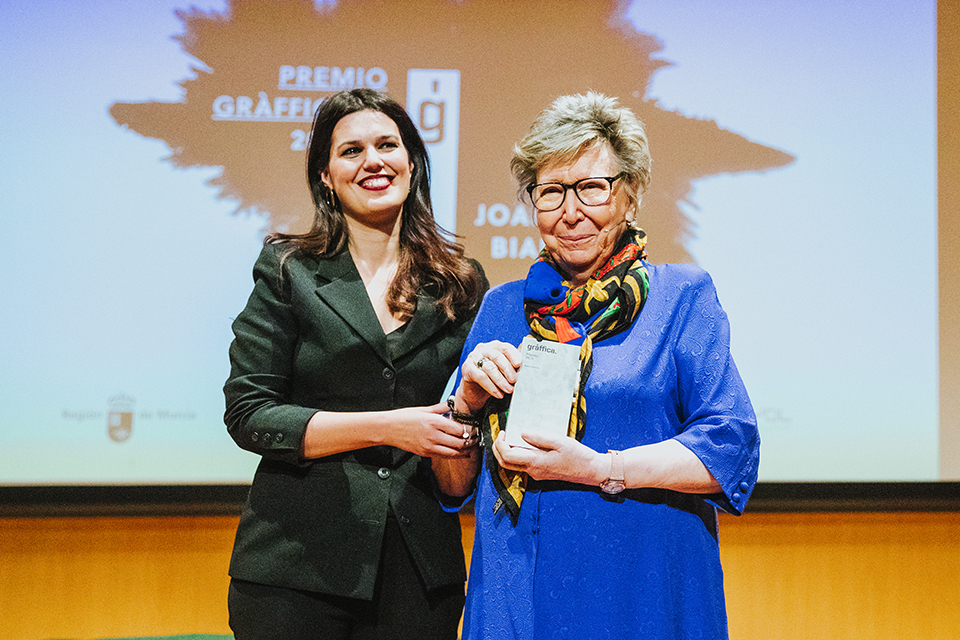 premios graffica 2018 joana biarnes posando