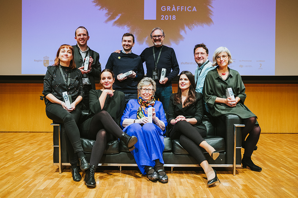 premios graffica 2018 todos premiados posando