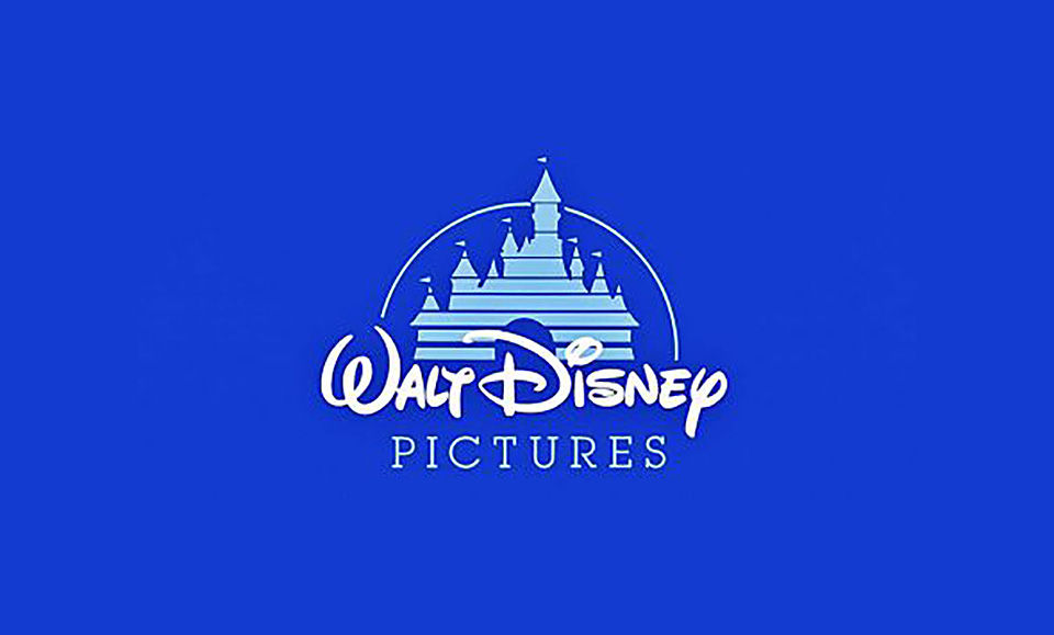  Qui n dise   la famosa D del logotipo de  Walt Disney  