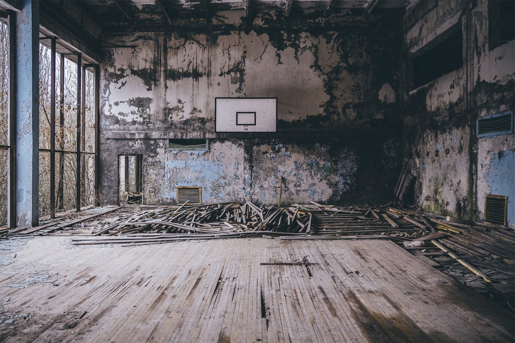 Cancha de baloncesto adyacente a la piscina, ubicada en vul. Sportyvna, 24.