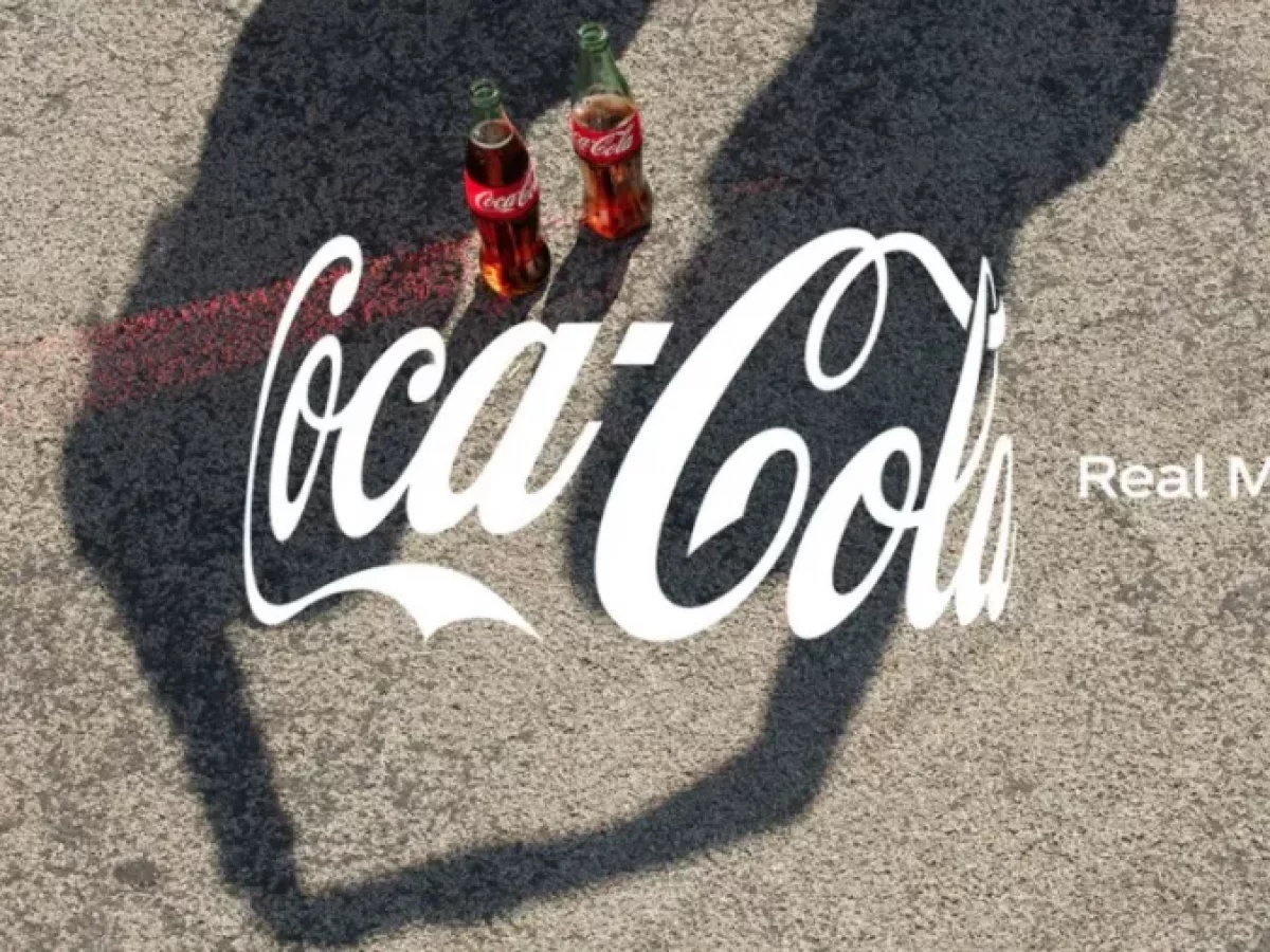 Coca-Cola modifica su icónico logotipo y presenta nuevo eslogan