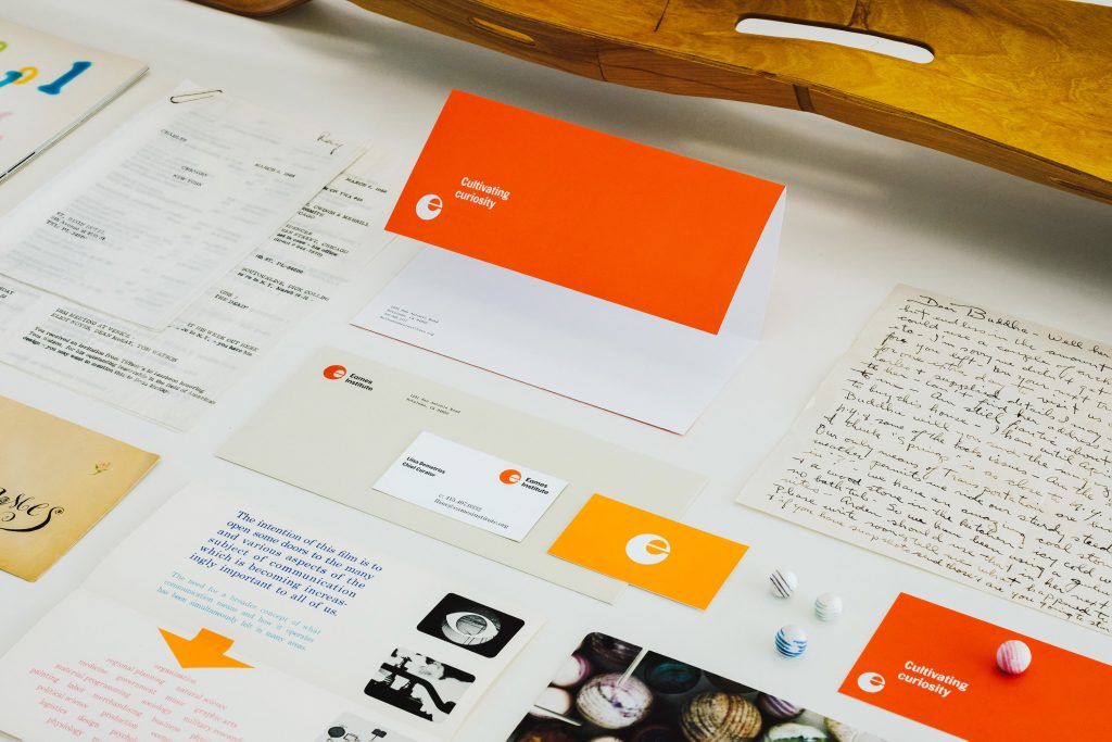 La imagen tiene un atributo ALT vacío; su nombre de archivo es EI_Stationery_01-1024x683.jpeg